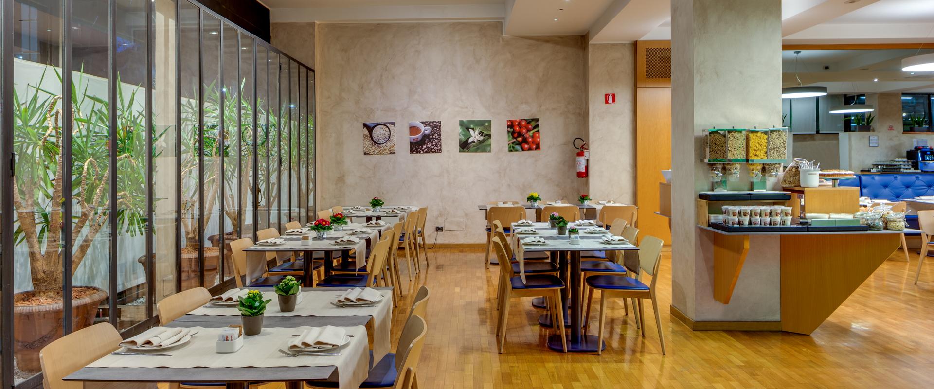 Nous sommes toujours à votre disposition Hôtel Raffaello Milan Nous sommes toujours à votre disposition Hôtel Raffaello Milan